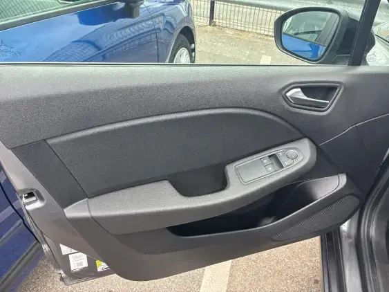 RENAULT CLIO V - voiture d'occasion - Photo 19