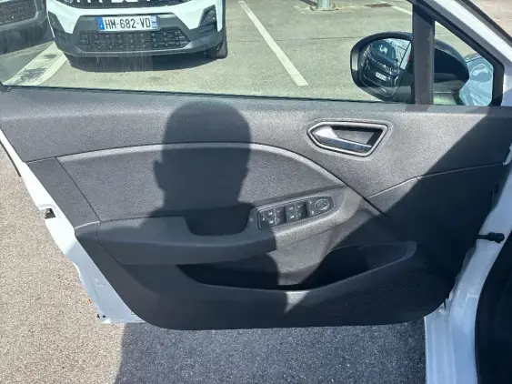 RENAULT CLIO V - voiture d'occasion - Photo 19