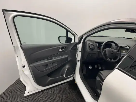 RENAULT CAPTUR - voiture d'occasion - Photo 19