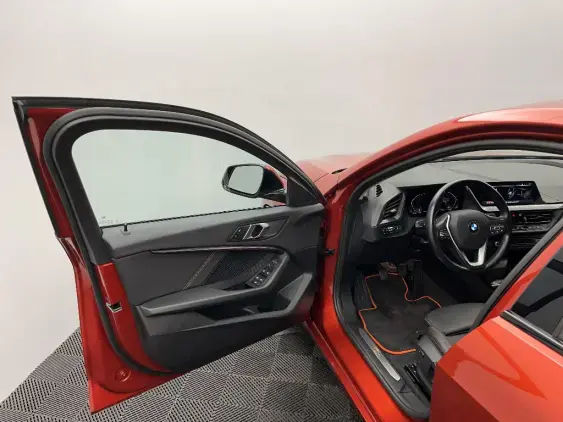 BMW SERIE 1 F40 - voiture d'occasion - Photo 19