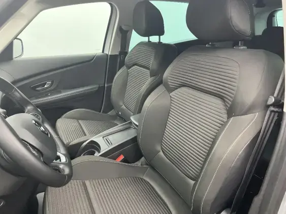 RENAULT SCENIC IV - voiture d'occasion - Photo 18