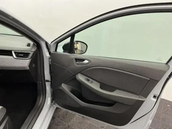 RENAULT CLIO V - voiture d'occasion - Photo 20