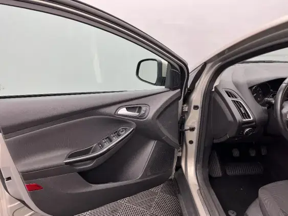 FORD FOCUS III - voiture d'occasion - Photo 19