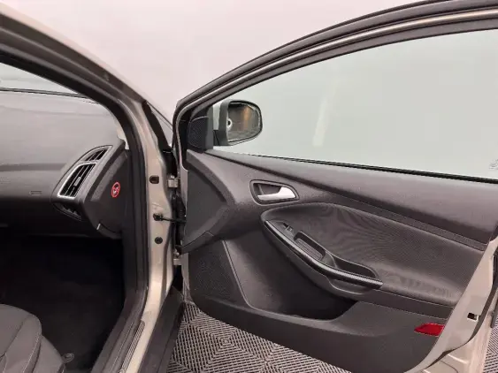 FORD FOCUS III - voiture d'occasion - Photo 20