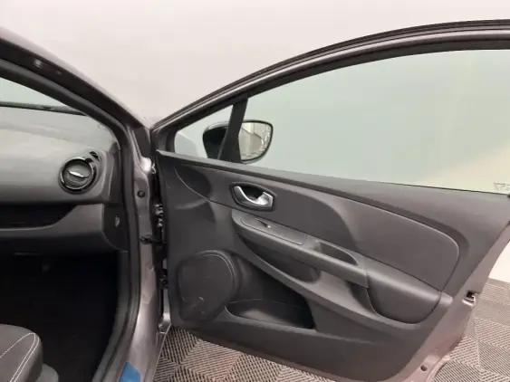 RENAULT CLIO IV - voiture d'occasion - Photo 20