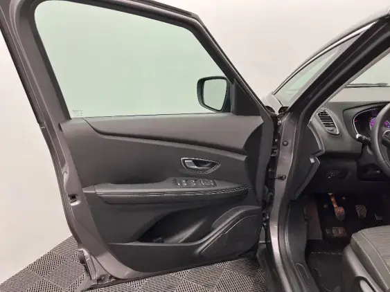 RENAULT SCENIC IV - voiture d'occasion - Photo 19