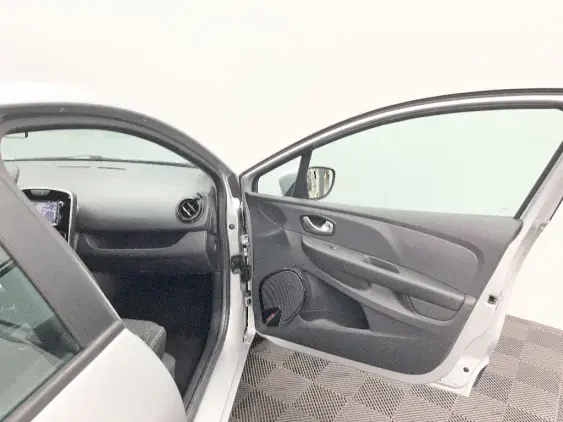 RENAULT CLIO IV - voiture d'occasion - Photo 20