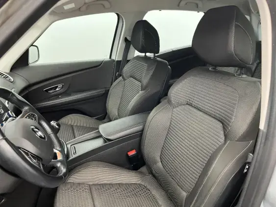 RENAULT SCENIC IV - voiture d'occasion - Photo 18