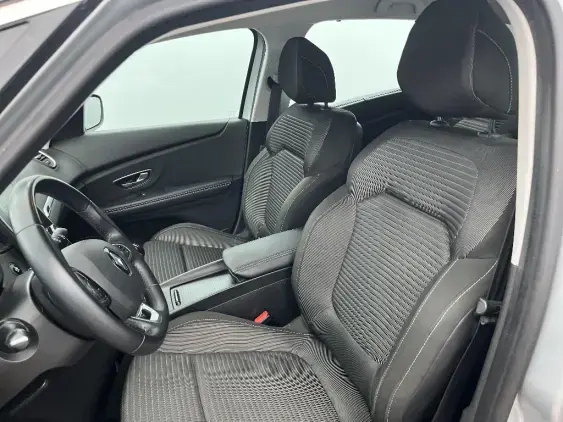 RENAULT SCENIC IV - voiture d'occasion - Photo 18