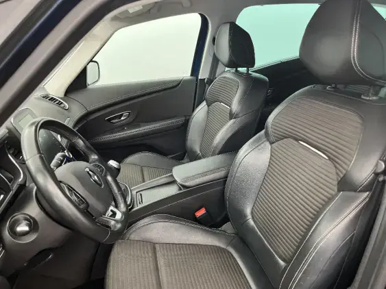 RENAULT SCENIC IV - voiture d'occasion - Photo 18