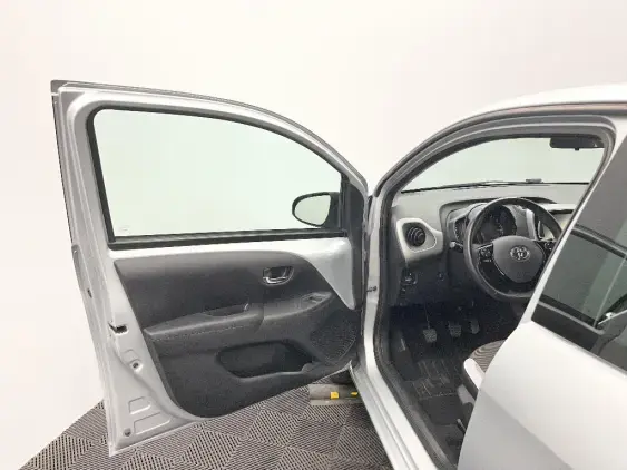 TOYOTA AYGO II - voiture d'occasion - Photo 19