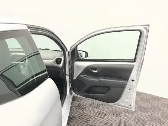TOYOTA AYGO II - voiture d'occasion - Photo 20