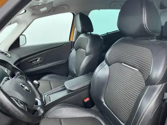 RENAULT SCENIC IV - voiture d'occasion - Photo 18