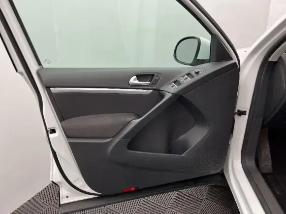 VOLKSWAGEN TIGUAN - voiture d'occasion - Photo 19
