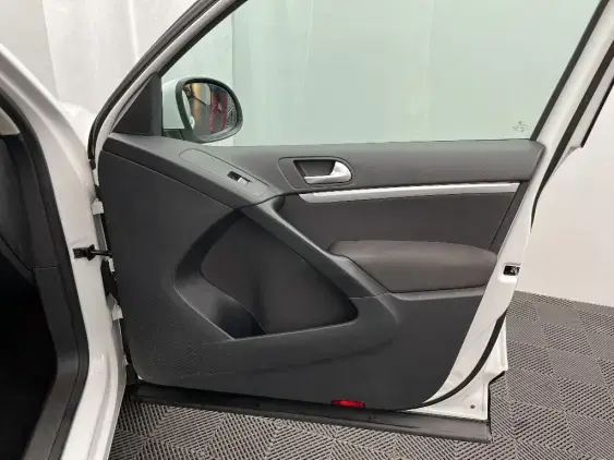 VOLKSWAGEN TIGUAN - voiture d'occasion - Photo 20