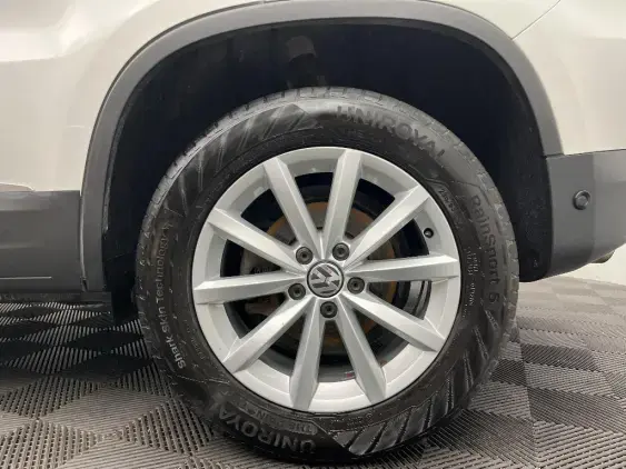 VOLKSWAGEN TIGUAN - voiture d'occasion - Photo 24