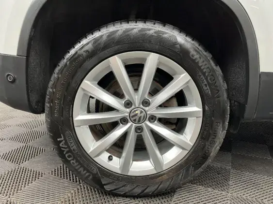 VOLKSWAGEN TIGUAN - voiture d'occasion - Photo 25