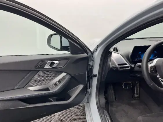 BMW SERIE 1 F70 - voiture d'occasion - Photo 19