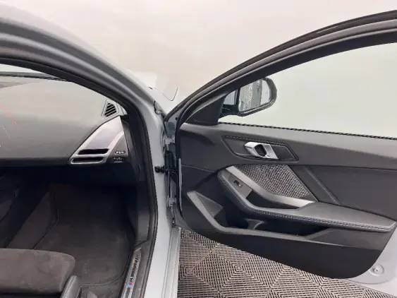 BMW SERIE 1 F70 - voiture d'occasion - Photo 20