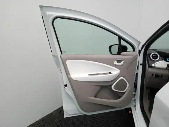 RENAULT ZOE - voiture d'occasion - Photo 18