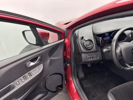 RENAULT CLIO IV - voiture d'occasion - Photo 19