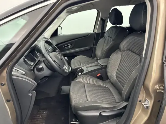 RENAULT SCENIC IV - voiture d'occasion - Photo 18