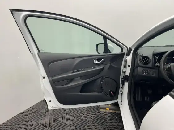 RENAULT CLIO IV - voiture d'occasion - Photo 16