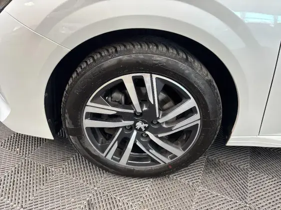 PEUGEOT 208 II - voiture d'occasion - Photo 19