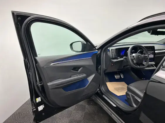 RENAULT SCENIC V ELECTRIQUE - voiture d'occasion - Photo 17