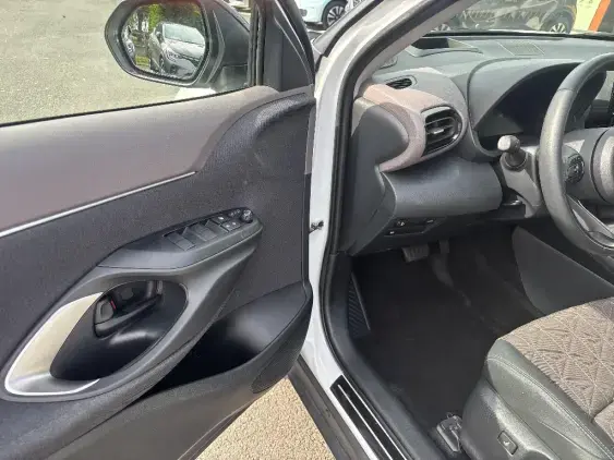 TOYOTA YARIS CROSS I - voiture d'occasion - Photo 19