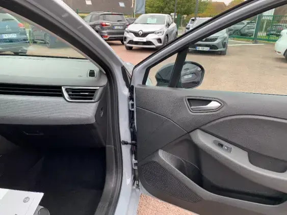 RENAULT CLIO V - voiture d'occasion - Photo 19