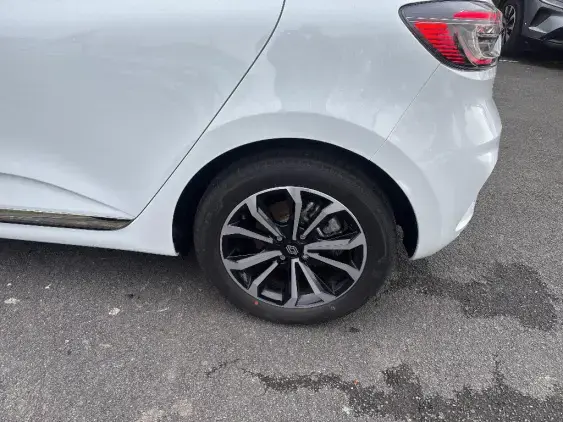 RENAULT CLIO V - voiture d'occasion - Photo 22