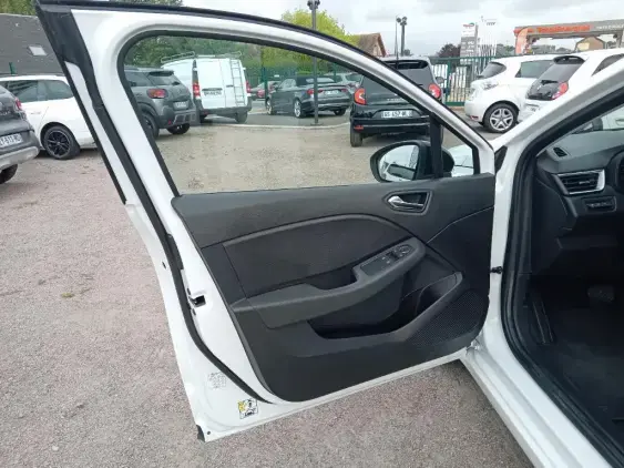 RENAULT CLIO V - voiture d'occasion - Photo 17