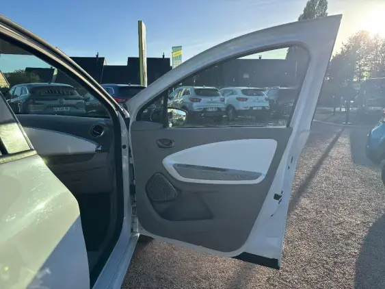 RENAULT ZOE - voiture d'occasion - Photo 17