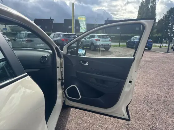 RENAULT CAPTUR - voiture d'occasion - Photo 18
