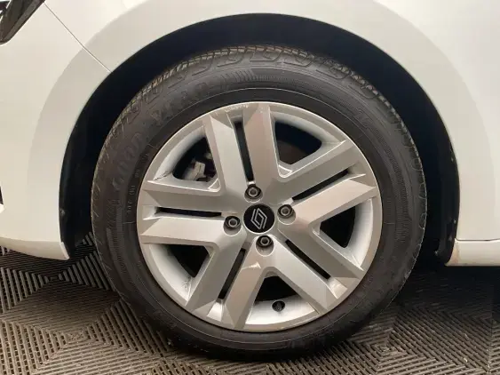 RENAULT CLIO V - voiture d'occasion - Photo 23