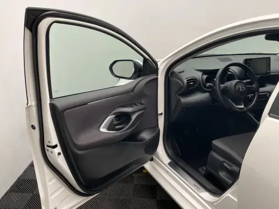 TOYOTA YARIS IV - voiture d'occasion - Photo 18