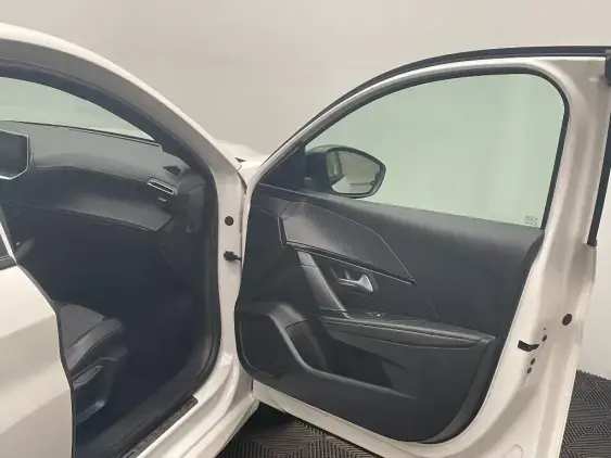 PEUGEOT 208 BUSINESS R II - voiture d'occasion - Photo 20