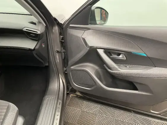 PEUGEOT 2008 II - voiture d'occasion - Photo 18