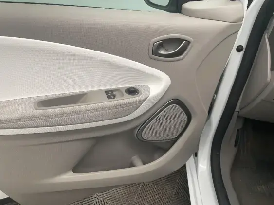 RENAULT ZOE - voiture d'occasion - Photo 19