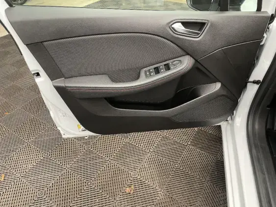 RENAULT CLIO V - voiture d'occasion - Photo 19