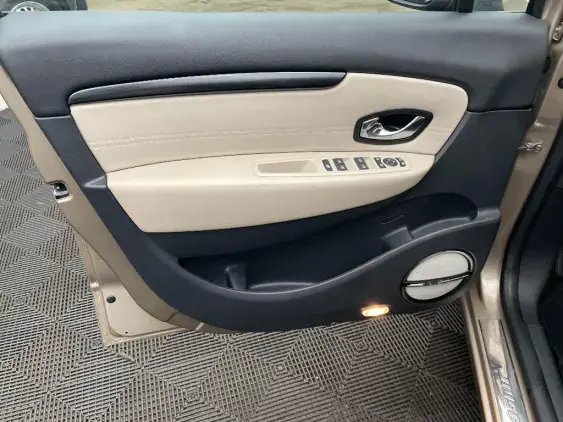 RENAULT GRAND SCENIC III - voiture d'occasion - Photo 18