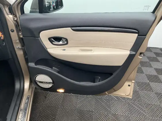 RENAULT GRAND SCENIC III - voiture d'occasion - Photo 20