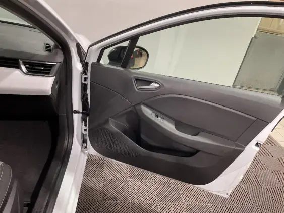 RENAULT CLIO V - voiture d'occasion - Photo 20