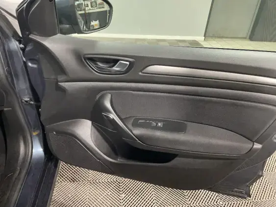 RENAULT MEGANE IV - voiture d'occasion - Photo 19