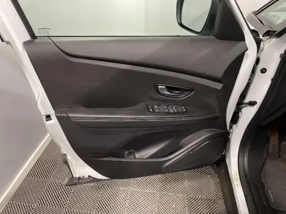 RENAULT SCENIC IV - voiture d'occasion - Photo 19