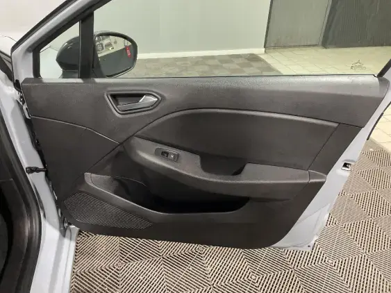 RENAULT CLIO V - voiture d'occasion - Photo 20