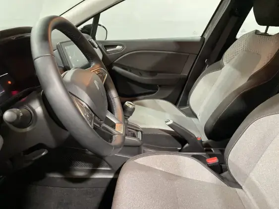 RENAULT CLIO V - voiture d'occasion - Photo 18