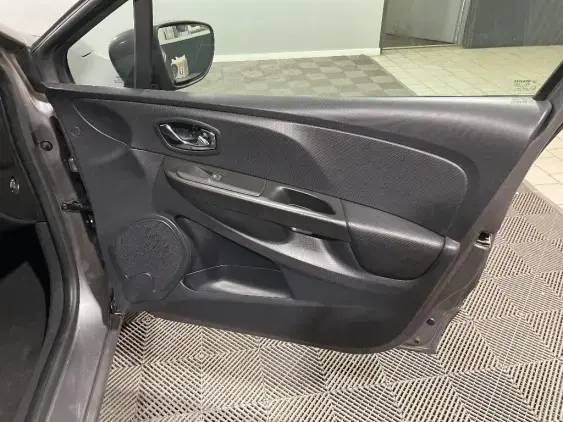 RENAULT CLIO IV BUSINESS - voiture d'occasion - Photo 19