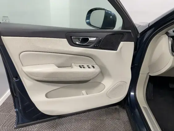 VOLVO XC60 II - voiture d'occasion - Photo 19